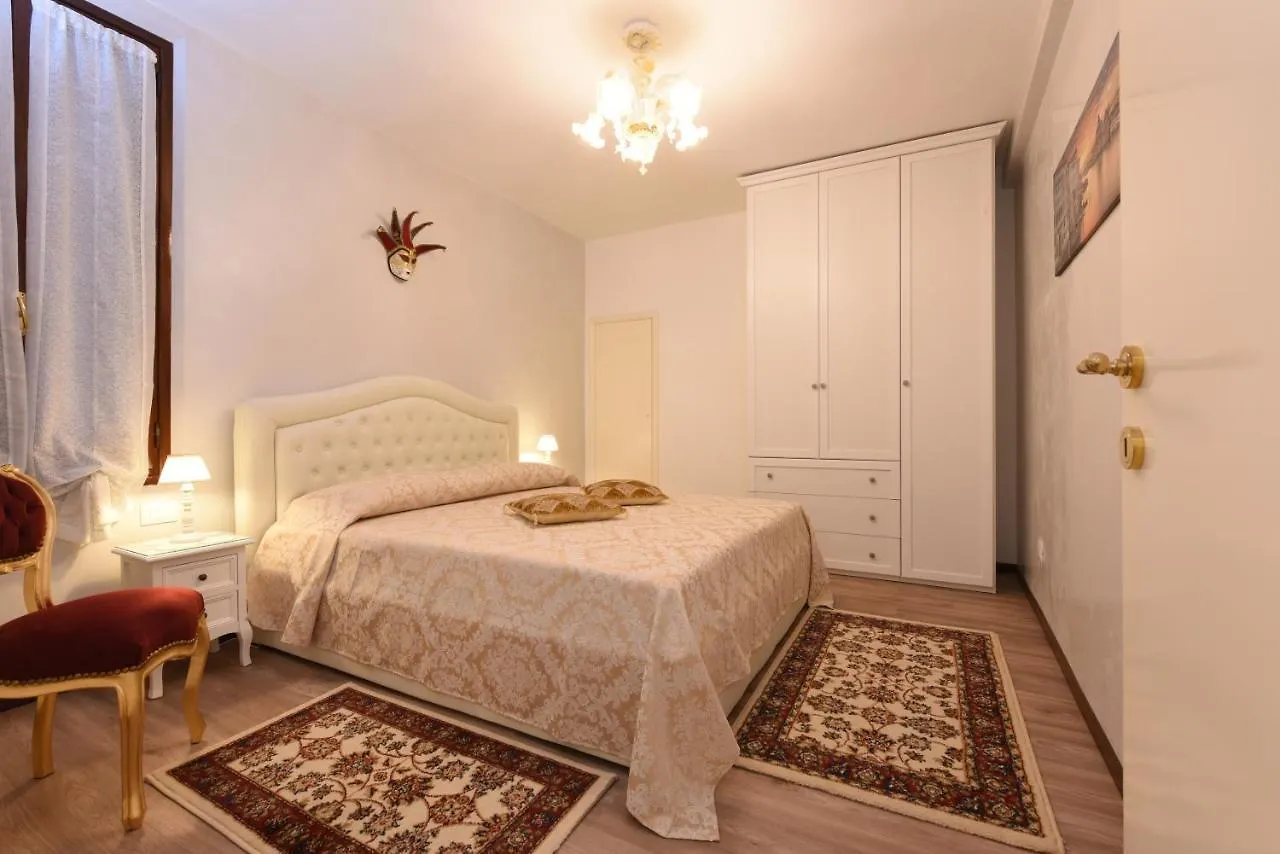 Canal Tron Venice Apartment