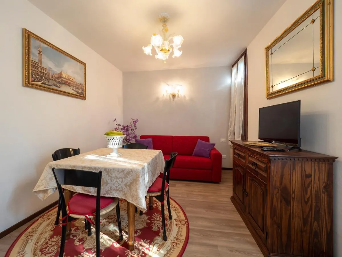 Canal Tron Venice Apartment