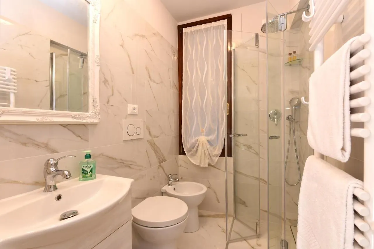 Canal Tron Venice Apartment