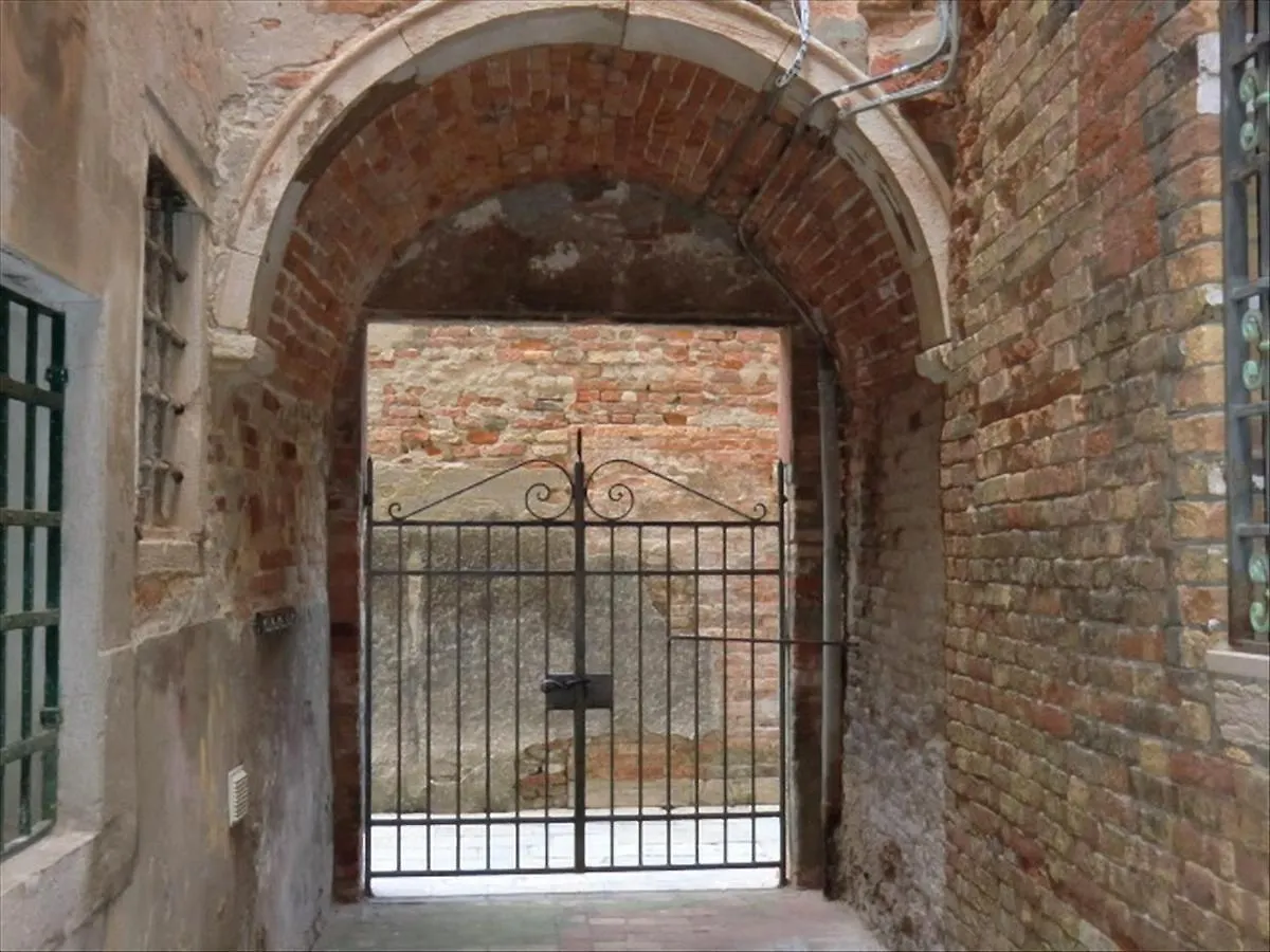 Canal Tron Venice Apartment